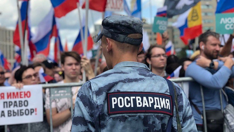 Нужно поблагодарить нашу полицию за её грамотные действия по защите безопасности России и всех нас.