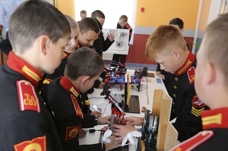 Суворовцы из Твери стали призерами  Всероссийской молодёжной научно-технической конференции «Юный робототехник».