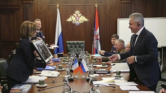 Россия - Франция: «перезагрузка» военно-политических отношений Россия - Франция: «перезагрузка» военно-политических отношений