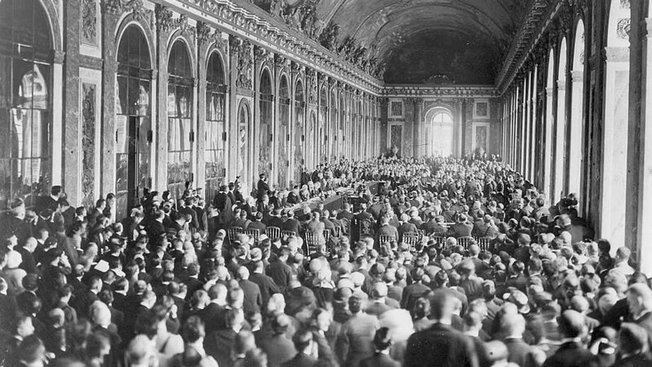 Подписание Версальского мирного договора в 1919 году. Творцы межвоенного мироустройства уже тогда понимали неустойчивость своего детища.