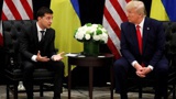 В том, что Трамп подарками пользоваться умеет, даже сам создаёт нужный формат, он продемонстрировал во время встречи в Нью-Йорке с Зеленским