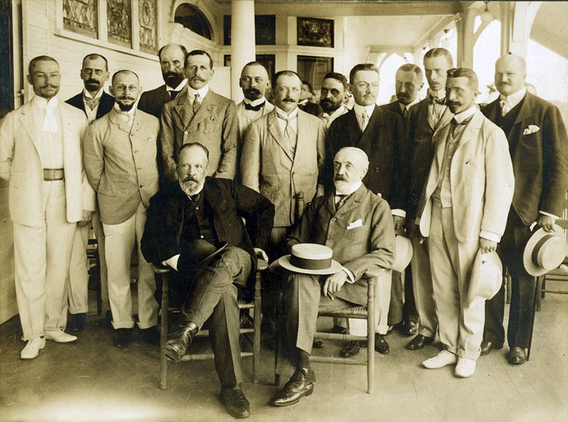 Российская делегация на переговорах в Портсмуте, С.Ю. Витте в первом ряду слева.