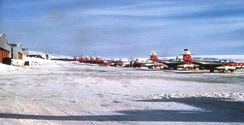 В 1943 году в Гренландии была построена американская военная база Туле.