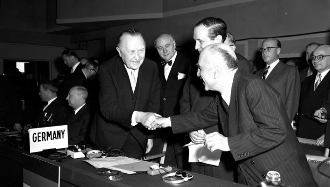 В 1955 г. был заключён договор о вхождении ФРГ в НАТО.