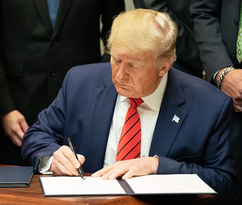 Трамп согласился разблокировать выделенные на перевооружение украинской армии из американского бюджета средства.