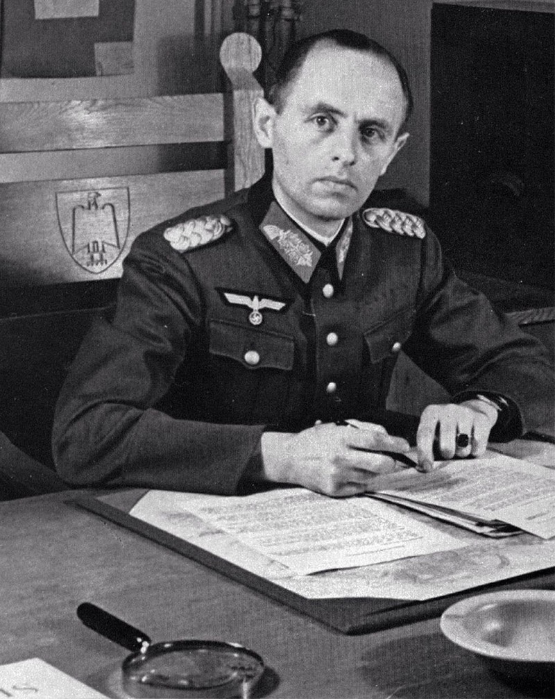 Рейнхард Гелен, генерал-лейтенант вермахта в период Второй мировой войны, - один из руководителей разведки на Восточном фронте.