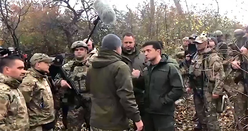 Все услышали, как во время беседы с неизвестным радикалом на блокпосту в Золотом Зеленский тыкает и хамит человеку, беседующему с ним вполне корректно.