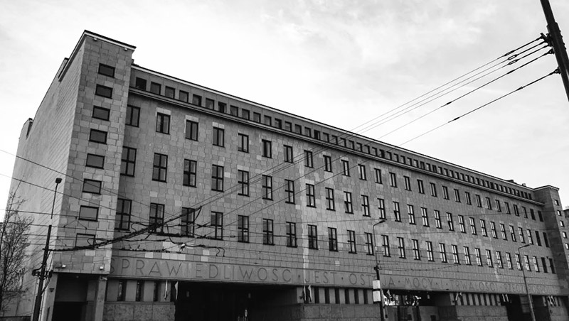 Здание окружного суда в Варшаве: на скамье подсудимых должны были оказаться не только бактериологи, арестованные польским УБ, но и лица, скрывшиеся на Западе.