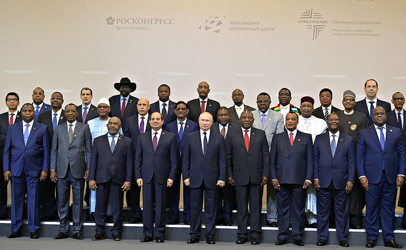 На Саммите и Экономическом форуме присутствовали все 54 страны Африки, 45 из которых были представлены главами государств и правительств.