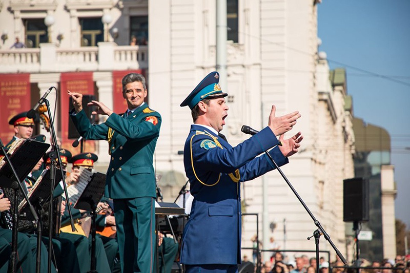 Великий служу. Геннадий Саченюк ансамбль. Геннадий Саченюк ансамбль Александрова. Саченюк Геннадий Ксенофонтович ансамбль Александрова. Полковник Саченюк Геннадий Ксенофонтович.