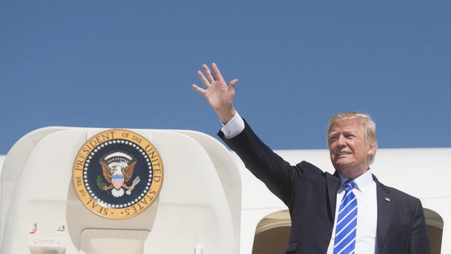 Насколько можно верить жестам и обещаниям президента США?