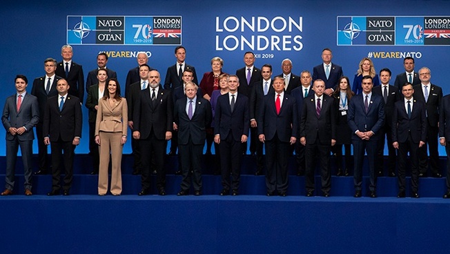 Свою лепту в адаптацию НАТО к современным военно-политическим реалиям внёс юбилейный саммит в Лондоне в 2019 г., прошедший в условиях крайне острых разногласий между союзниками как по вопросам внутренней, так и внешней адаптации.