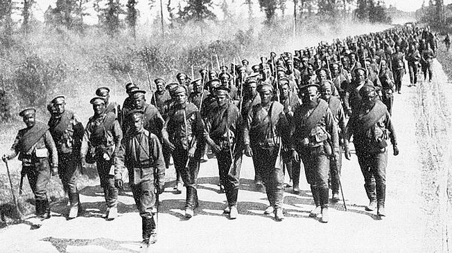 Высокопоставленные изменники, в большинстве своём, были храбрыми офицерами старой армии, отличившимися в годы Первой мировой войны.