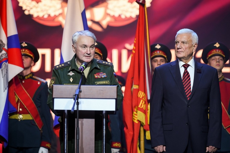 Начальник ГВПУ ВС РФ генерал-полковник Андрей Картаполов во время выступления на мероприятии, посвященном 100-летию Центрального музея Вооруженных Сил России.