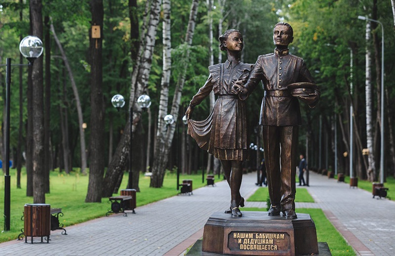 Памятник казанским суворовцам.