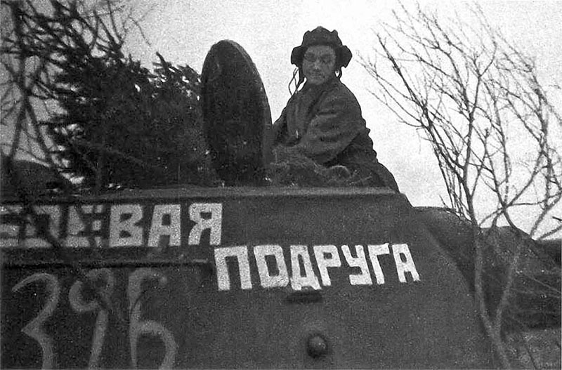 Мария Октябрьская и ее танк «Боевая подруга».