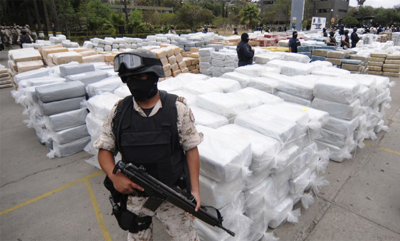 Правительство США осуществляет имитацию борьбы с незаконным оборотом наркотиков и оружия, потому что растущий рынок страны приносит им сотни миллиардов долларов.