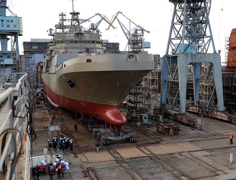 Спуск на воду большого десантного корабля «Пётр Моргунов».