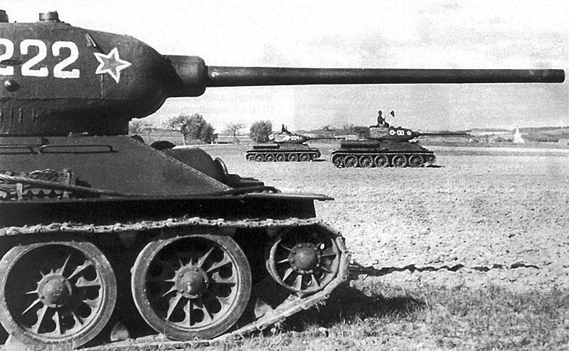 Т-34-85 принят на вооружение РККА 23 января 1944 года.