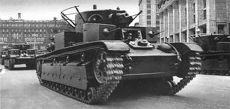 Танки Т-28 на параде.