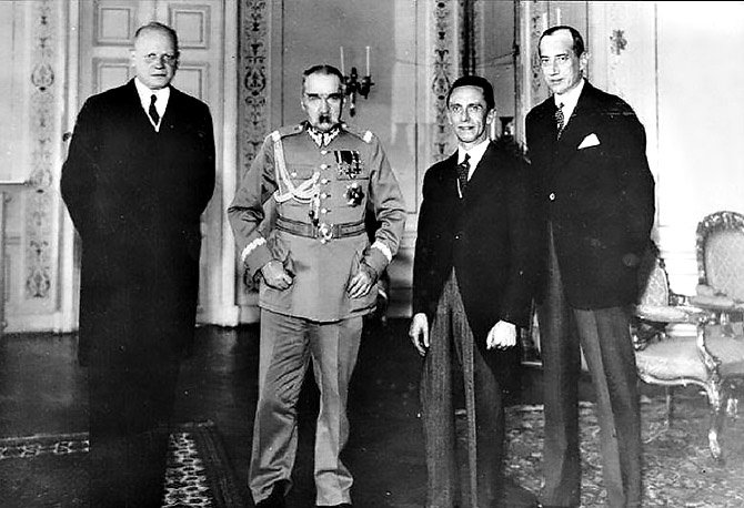 26 января 1934 года Польша заключила с Германией договор о ненападении. 1 сентября 1939 г. Германия напала на Польшу.