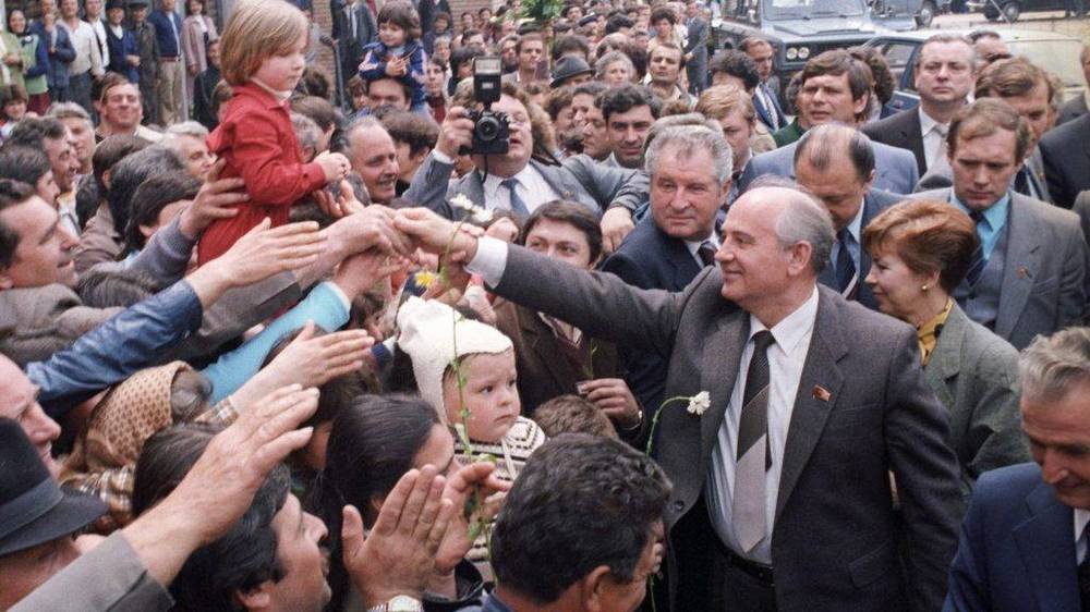 Горбачёв в 1985 г. получил сверхдержаву в очень приличном экономическом состоянии.