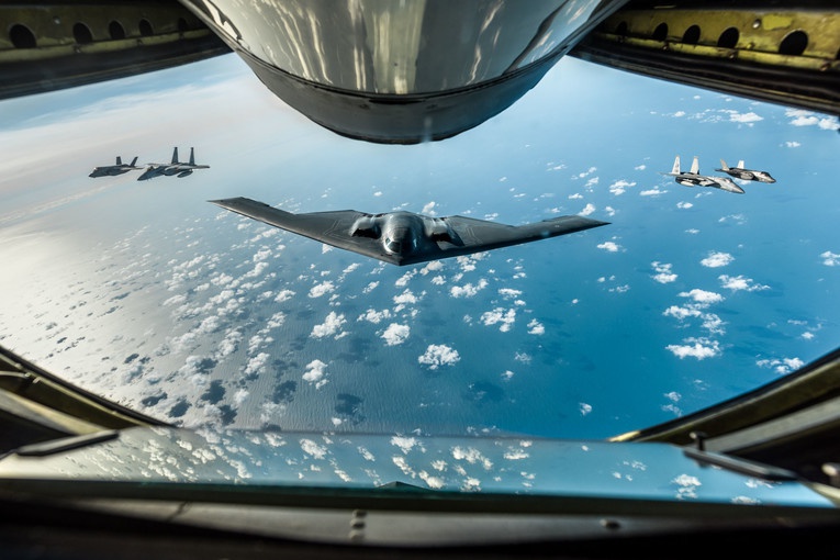 Бомбардировщики B-2, F-35 Lightning II, F-15 Eagles вошли в число средств «обеспечения превосходства».