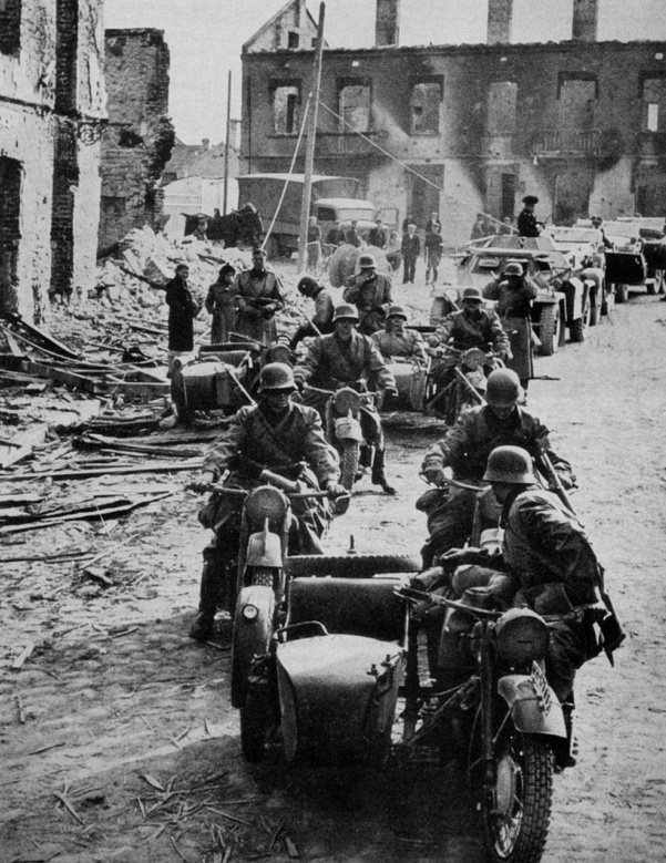 К 1941 году в вермахте сформировано 16 батальонов мотоциклистов.