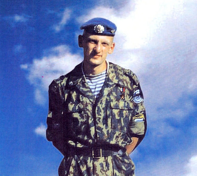 Командир разведвзвода гвардии лейтенант Дмитрий Кожемякин.