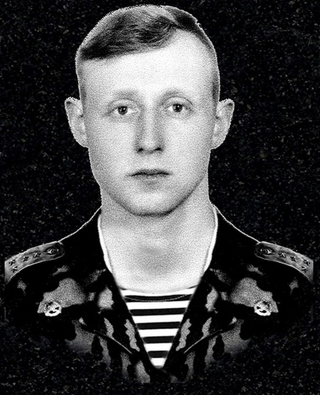 Командир самоходной артиллерийской батареи гвардии капитан Виктор Романов.