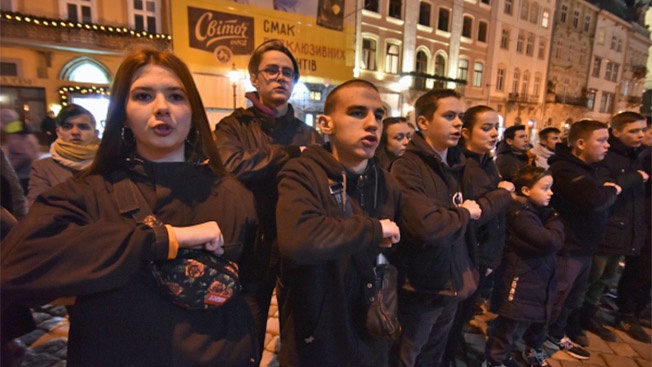 Участники акции националистов во Львове.