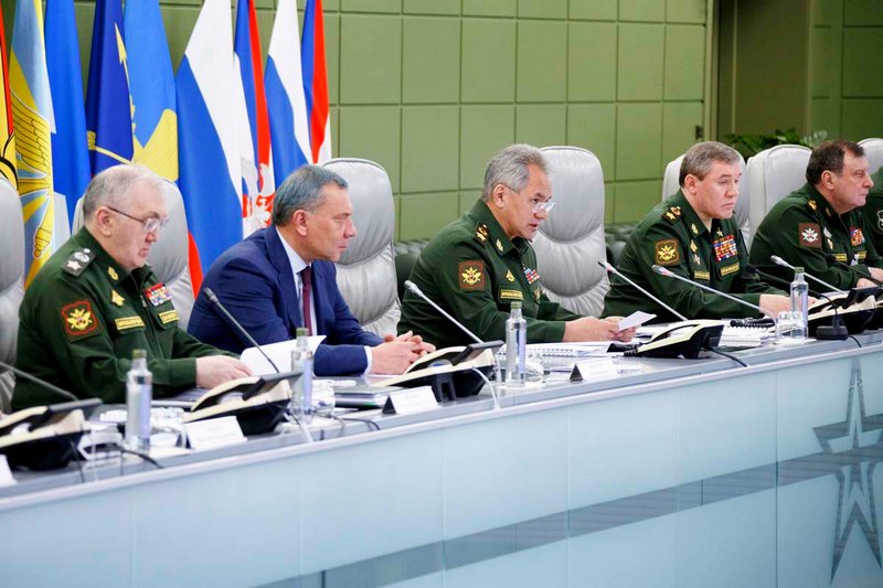 Министр обороны РФ генерал армии Сергей Шойгу на совещании 7 апреля 2020 года.
