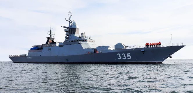 Корвет «Громкий» выполняет задачи длительного плавания вдали от берегов России.