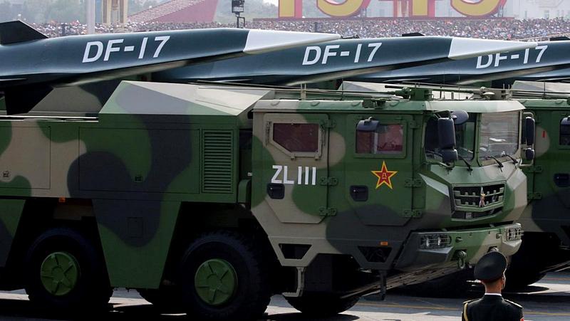 Мобильные гиперзвуковые ракетные комплексы DF-17.