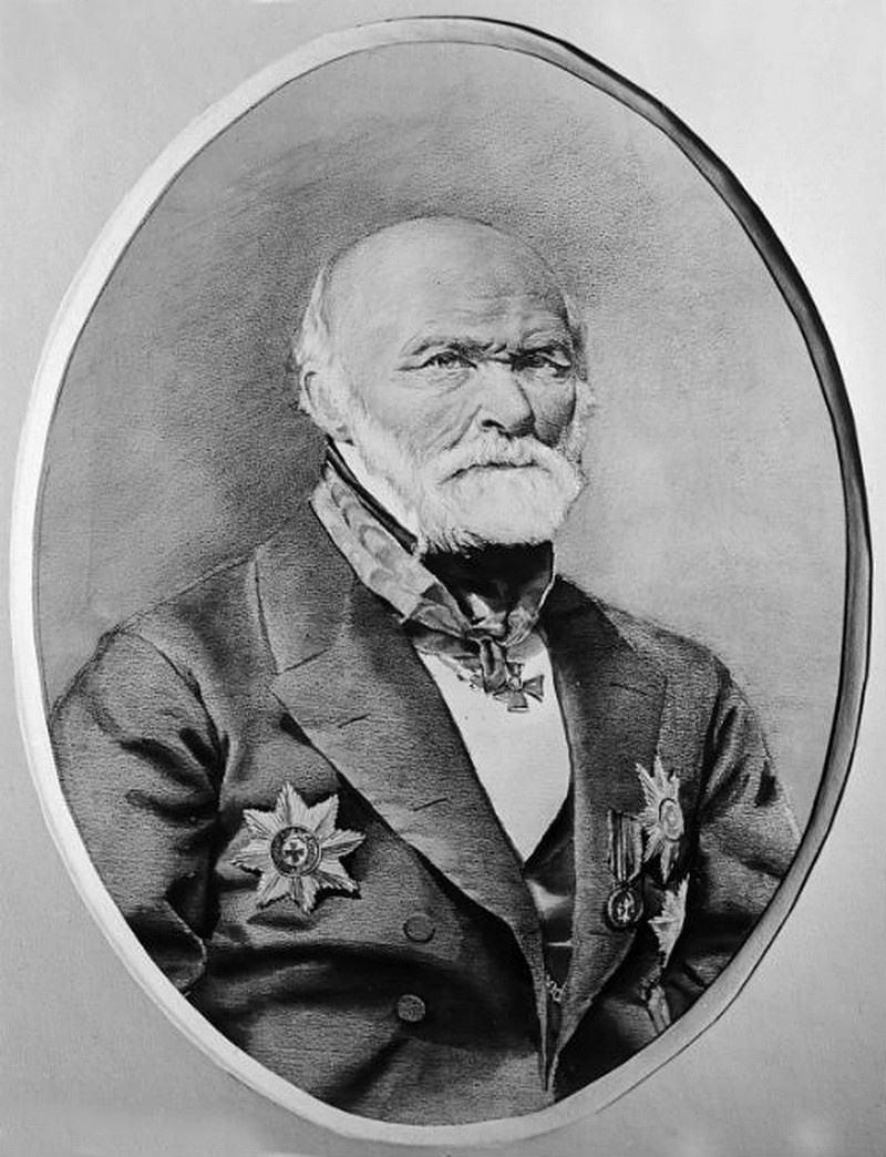 За свои фронтовые заслуги и в знак личной благодарности Пирогов был награждён орденом Белого орла и украшенной брильянтами золотой табакеркой с портретом Александра II.