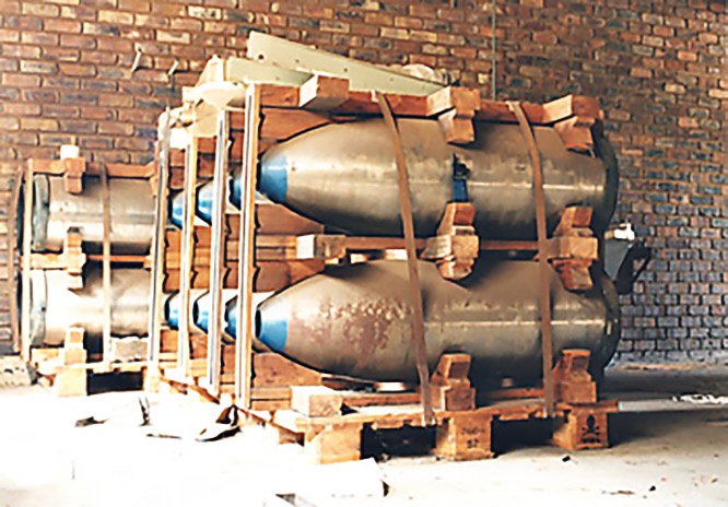 В июне 1990 года начались работы по разборке атомных бомб.