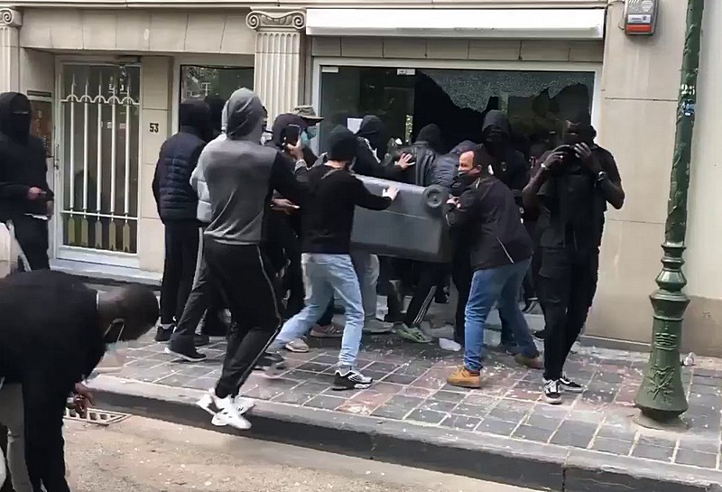 Погром магазина в в Брюсселе в июне этого года.
