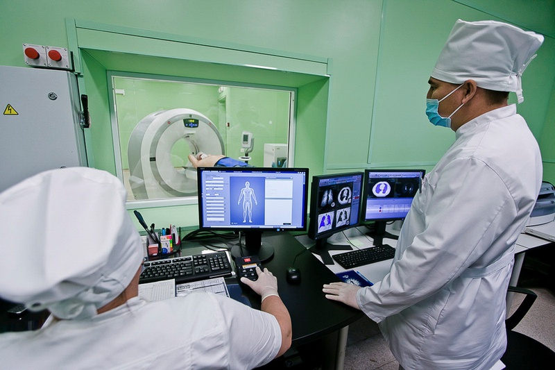 Пациентам с подтверждённым диагнозом COVID-19 проводится компьютерная томография ОГК.