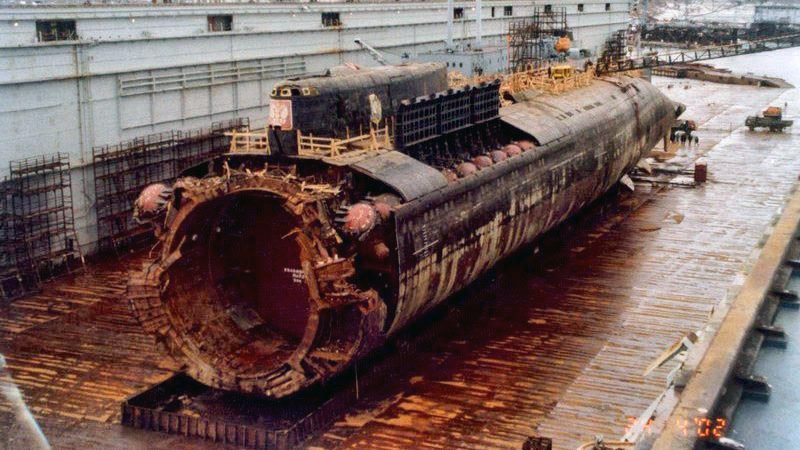 Разрушения от взрыва торпеды на подводной лодке «Курск».