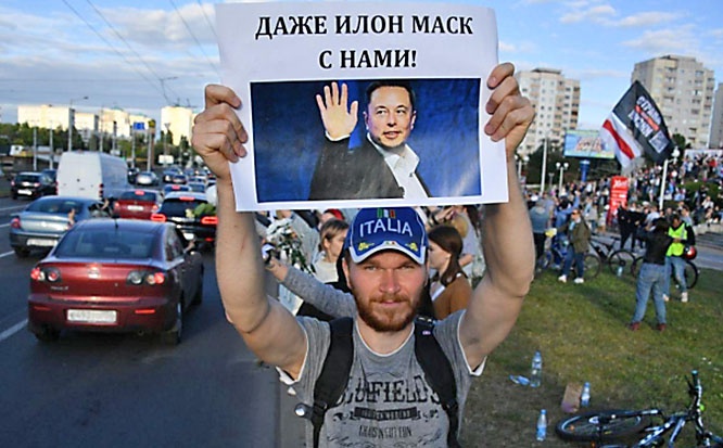 Протестующие у станции метро Пушкинская в Минске.