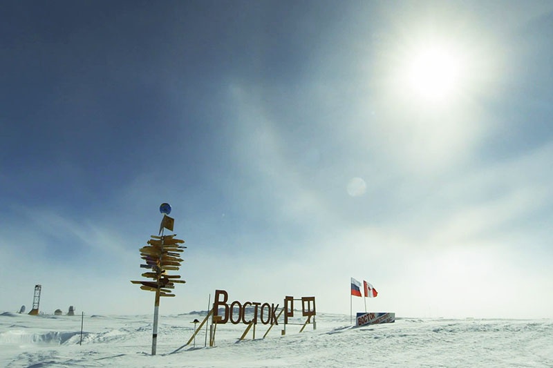 Станцию назвали «Восток» в честь шлюпа, на котором наши мореплаватели под командой Беллинсгаузена открыли Антарктиду.