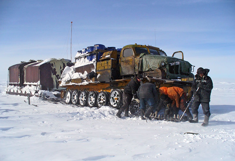 Работа водителем вездехода в Антарктиде одна из самых тяжёлых и опасных на планете.