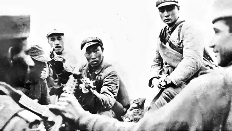 Взаимные индо-китайские территориальные претензии привели в 1962 году к полномасштабному вооружённому столкновению.