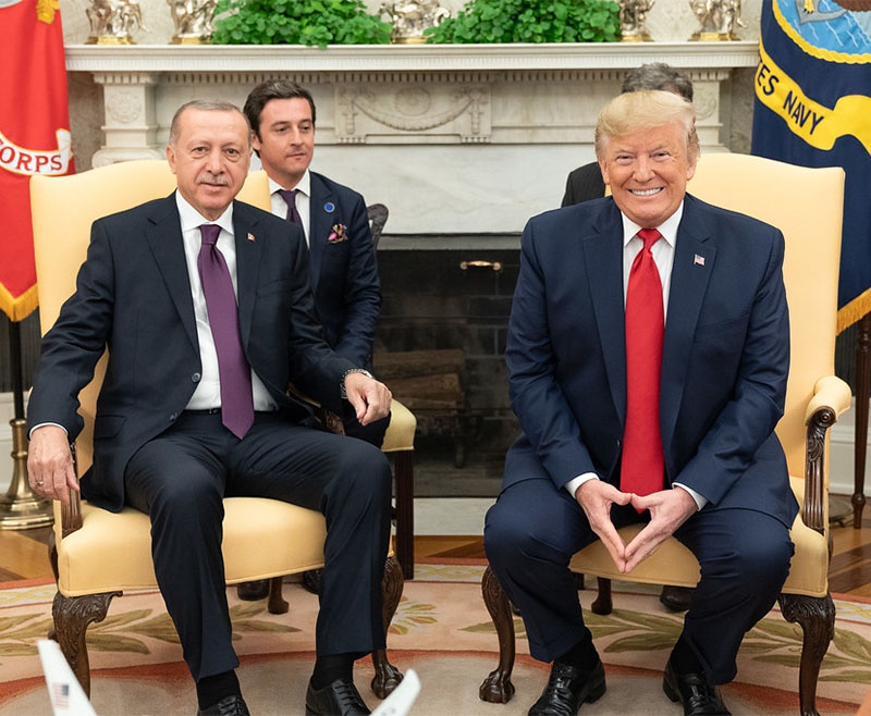 Президент США Дональд Трамп видит в президенте Турции Эрдогане «сильного лидера» и «первоклассного игрока в шахматы».