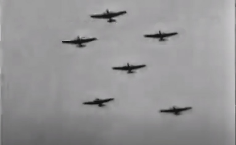 7 ноября 1933 года в Москве во время военного парада в честь 16-й годовщины Октябрьской революции Тан До на своём самолёте пронёсся над Красной площадью.
