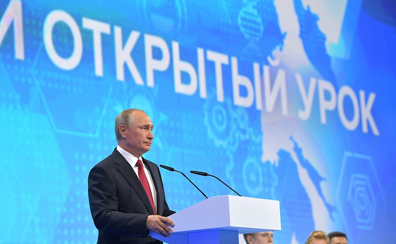 «Искусственный интеллект - это будущее не только России, это будущее всего человечества», - заявил 1 сентября 2017 года Владимир Путин на Всероссийском открытом уроке «Россия, устремлённая в будущее».