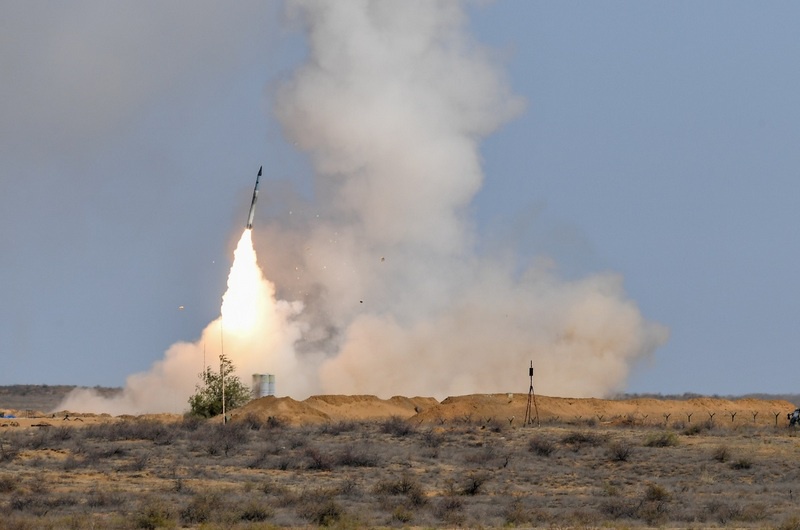 Расчеты С-400 и «Панцирь-С» отразили массированный ракетно-авиационный удар.
