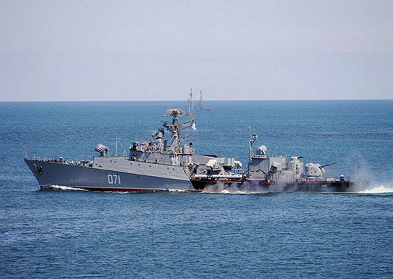 Корабельная ударная группа Черноморского флота отработала задачи по поиску и уничтожению подводной лодки.