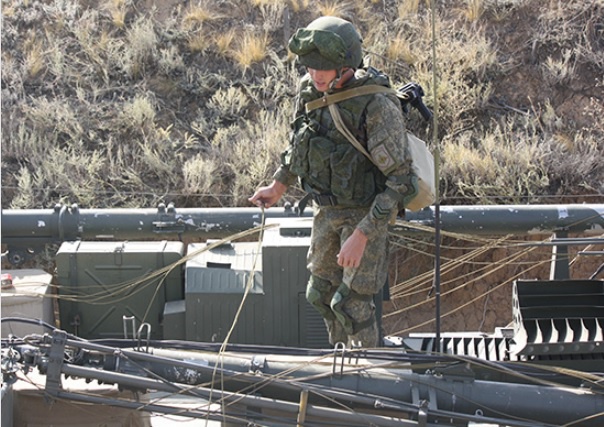 Подразделения РЭБ и связи соединений ЮВО и ВДВ обеспечили скрытую систему управления войсками и защиту от беспилотников условного противника.