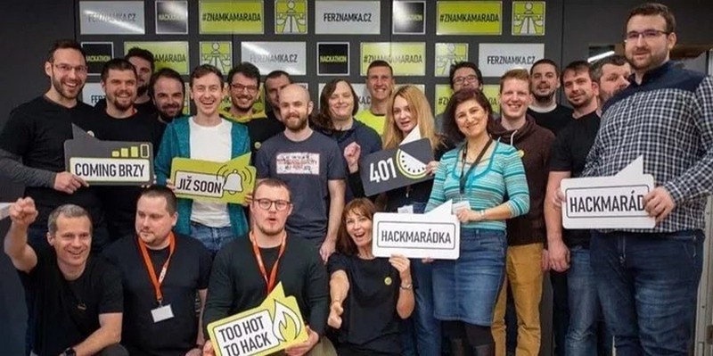 Чешские программисты, сделав по госзаказу сайт бесплатно, помешали министру транспорта потратить на это 400 миллионов государственных чешских крон (почти 16 млн евро).